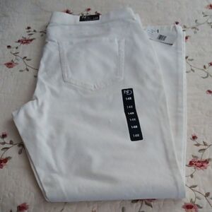 New Directions White Pull-On Skinny Jeans
